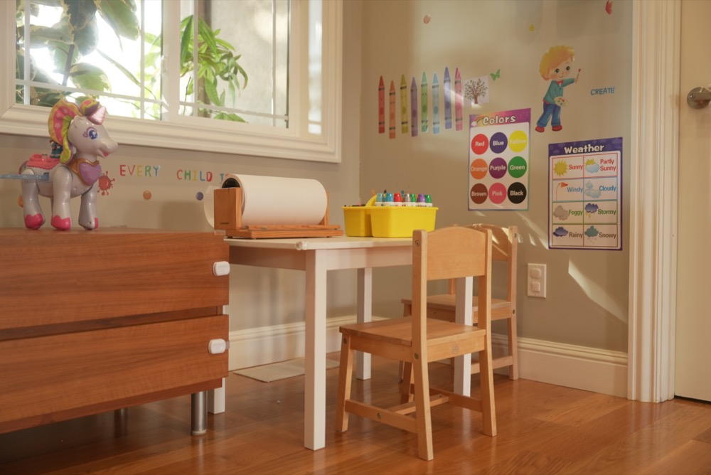 Art station for creative play